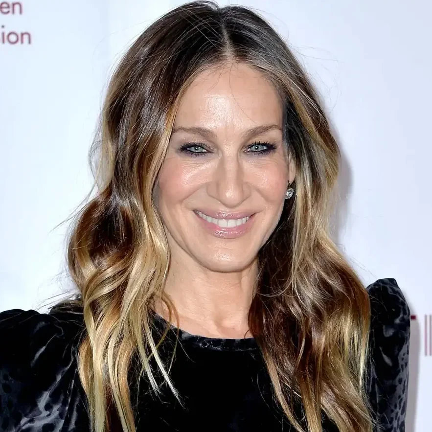 Sarah Jessica Parker natural portrait showing rectangular face shape proportions